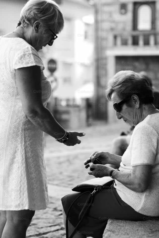 Mujeres compartiendo - Banco de imágenes católicas