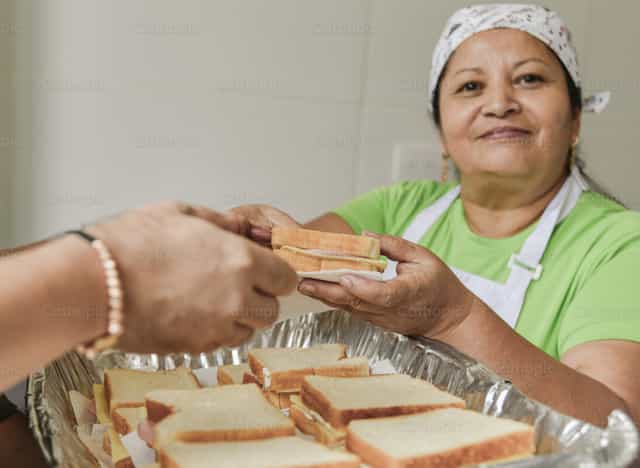 Delivering food - Catholic stock images - Photo by Carolina BR