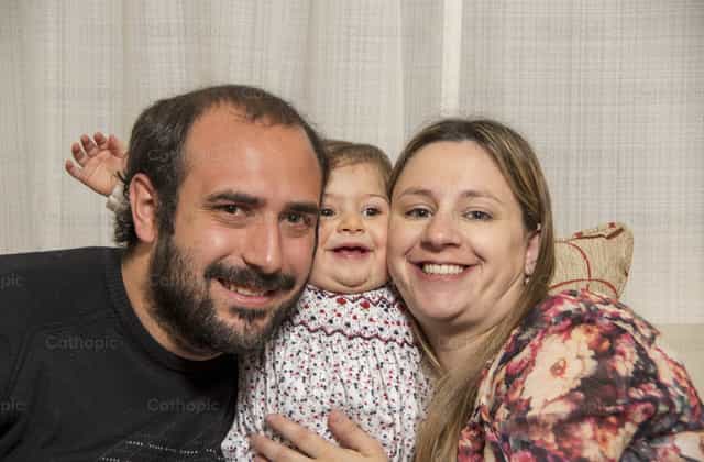 New parents - Catholic stock images - Photo by Pitangus Alfonso Asensio