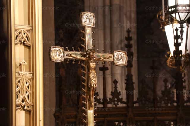 Jesus en el Altar - Banco de imágenes católicas - Fotografía por encaminados vamos