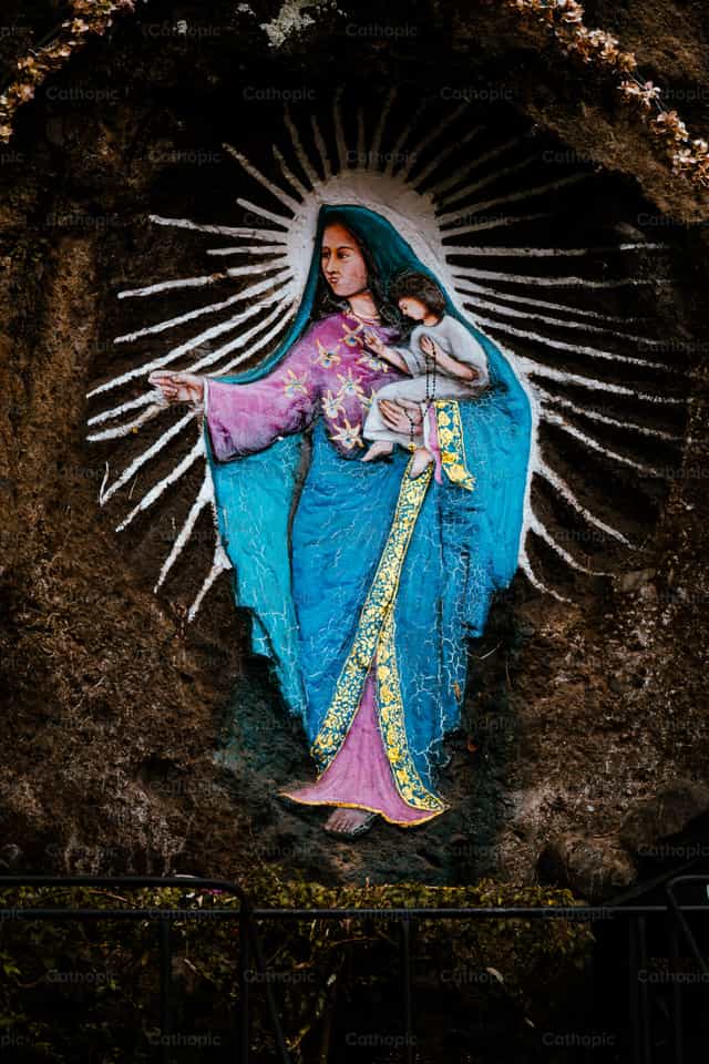 Virgin Mary and Baby Jesus - Catholic stock images - Photo by Javier Bastidas