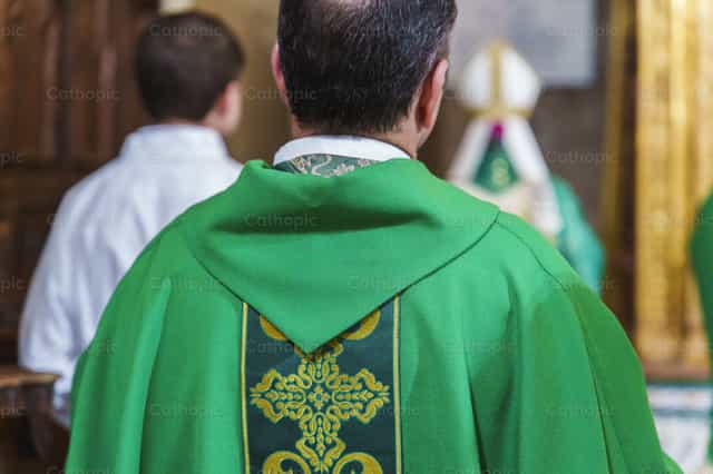 Green Chasuble: Ordinary Time in the Liturgy - Catholic stock images - Photo by Diócesis de Córdoba