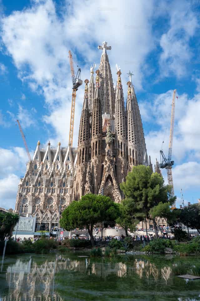 Reflejos de la Sagrada Família - Banco de imágenes católicas