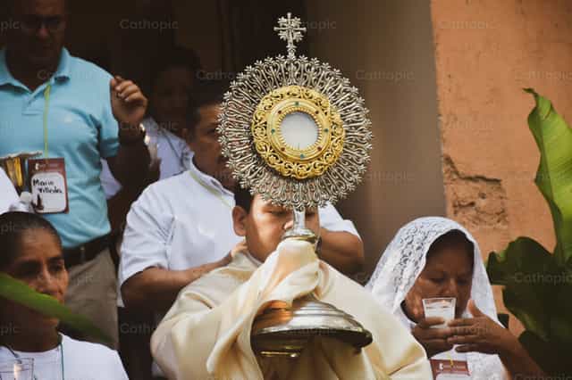 Procesion Eucaristica - Banco de imágenes católicas