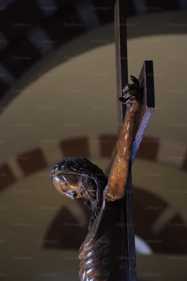 Cristo Crucificado - Banco de imágenes católicas - Fotografía por Saul Ibarra