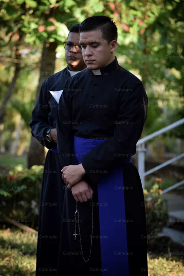 El Rosario de Maria nos libre de todo mal - Banco de imágenes católicas - Fotografía por Nayarb Photography