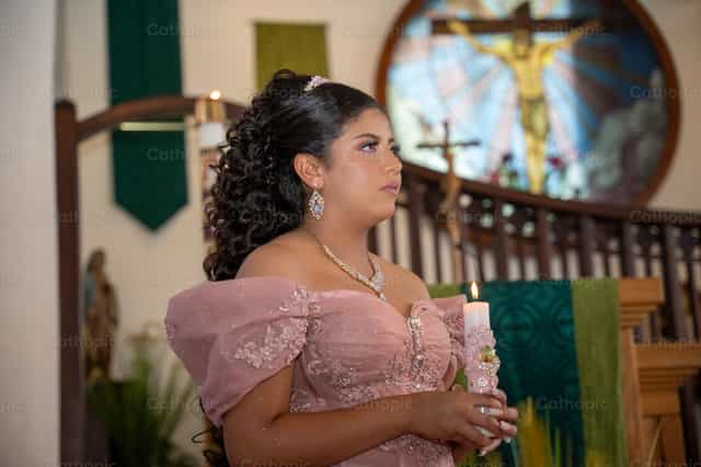 Quinceañera - Banco de imágenes católicas