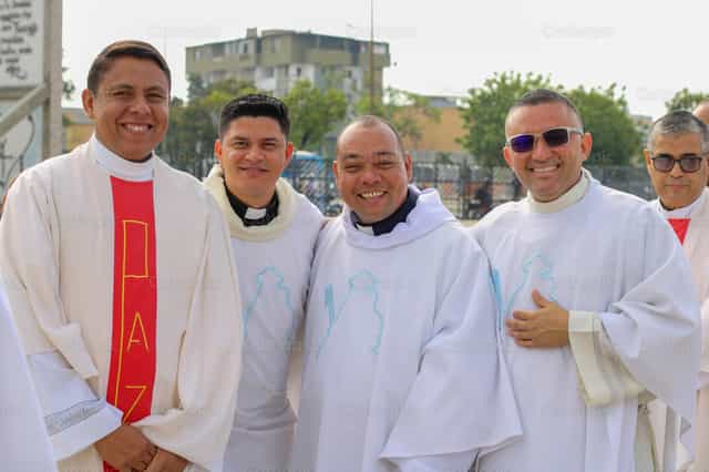 Serve with joy - Catholic stock images - Photo by Andrés José Barbera Zambrano