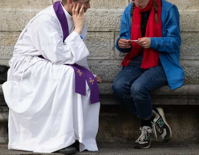 Confessione - Immagini stock cattoliche