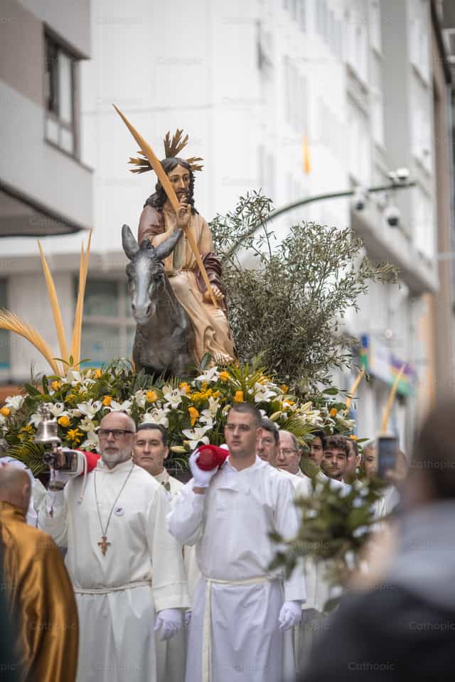 Penitente en Semana Santa - Banco de imágenes católicas