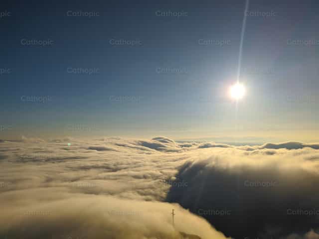 Mar de nubes en Montserrat - Banco de imágenes católicas