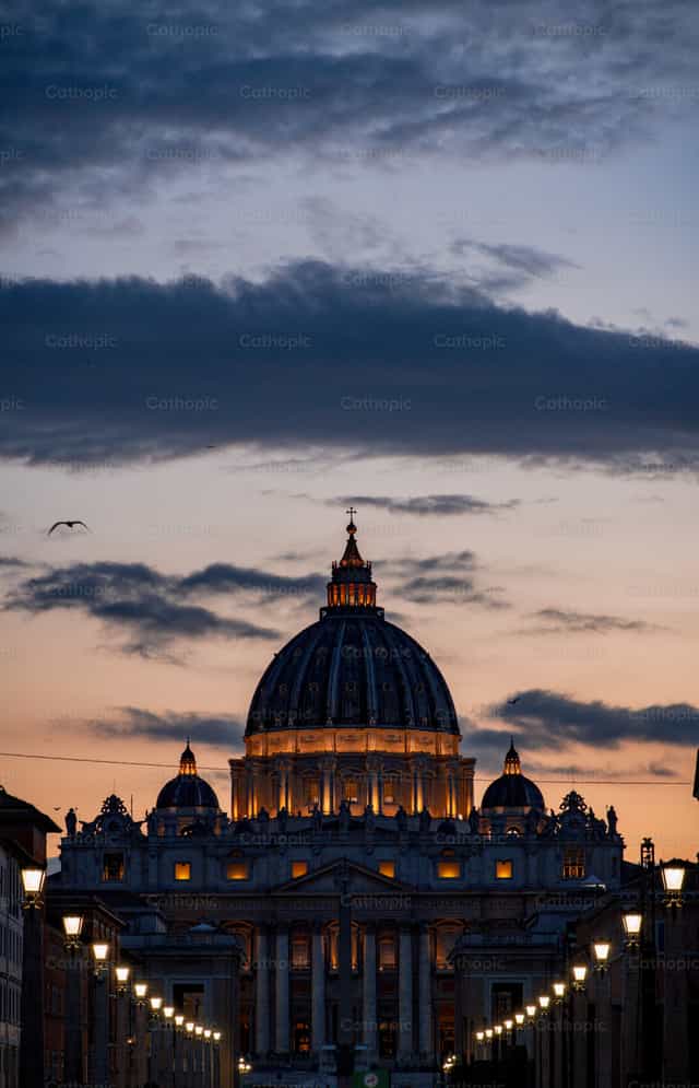 Basílica de San Pedro de noche - Banco de imágenes católicas