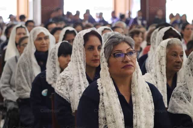 Hermanas Sahumadoras - Banco de imágenes católicas - Fotografía por Milly LEON GARCIA