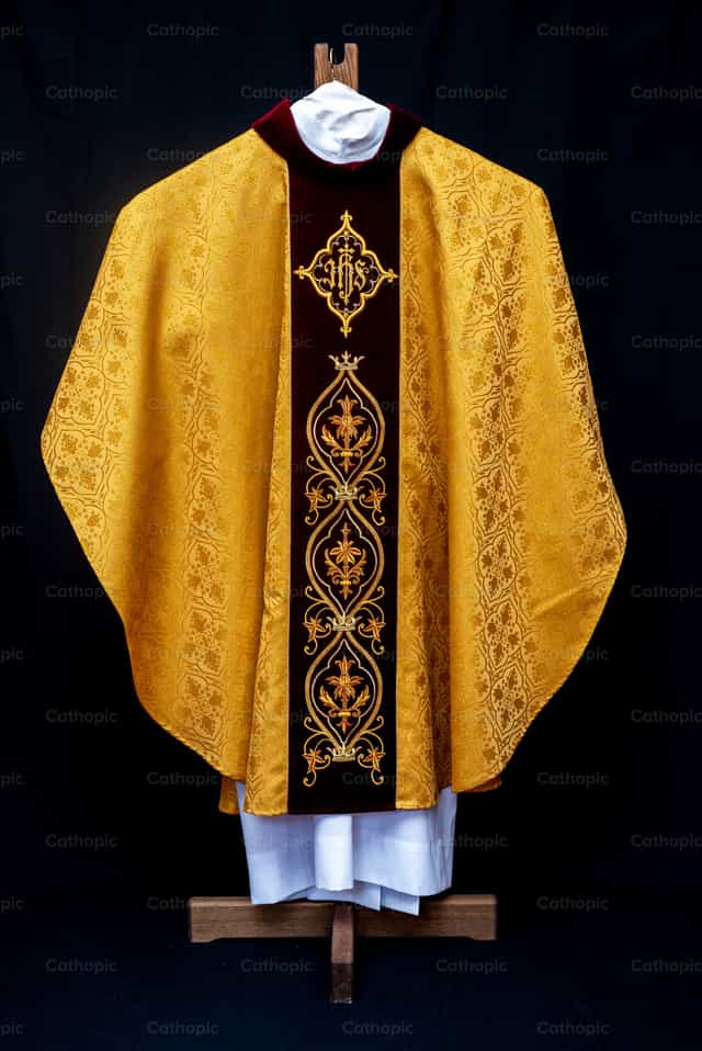 Chasuble dorale - Images catholiques de stock - Photo de Metod Perme
