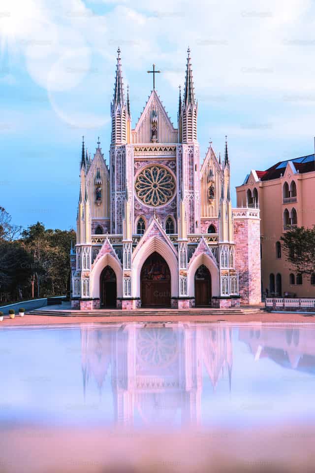 Iglesia hermosa - Banco de imágenes católicas