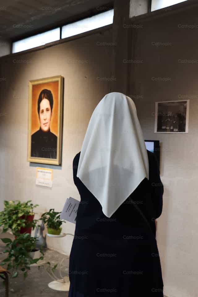 Hermana - Banco de imágenes católicas - Fotografía por Saul Ibarra