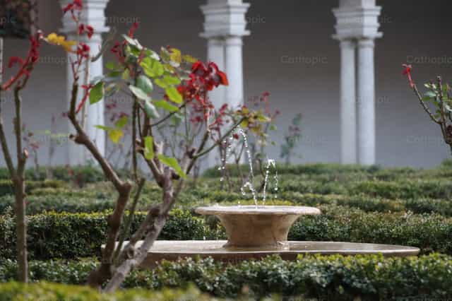 Source d’eau - Images catholiques de stock - Photo de Saul Ibarra