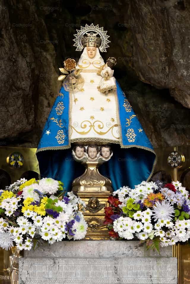 Santina de Covadonga - Imagens católicas de stock - Foto de Iván W. Jaques