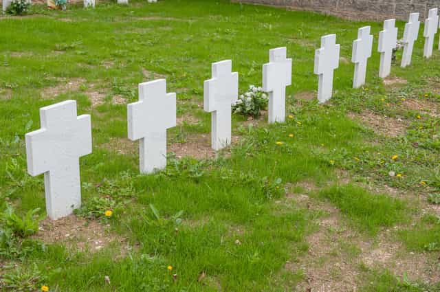 Marmorkreuze auf dem Friedhof - Katholische Stockfotos - Foto von Pierluigi Palazzi