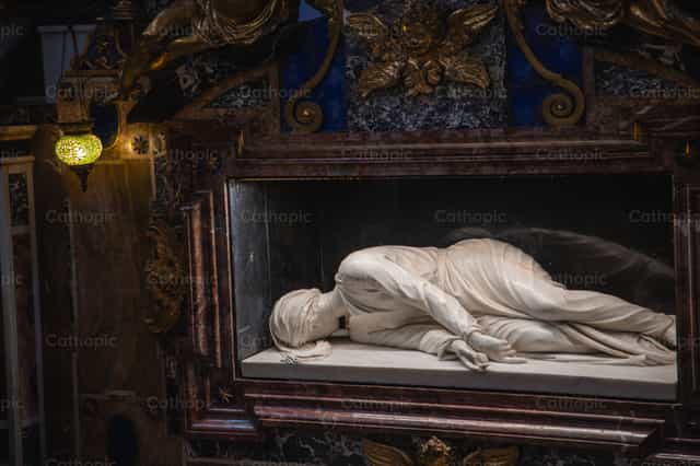 Beeldhouwwerk van de heilige Cecilia in Rome - Katholieke stockfoto's