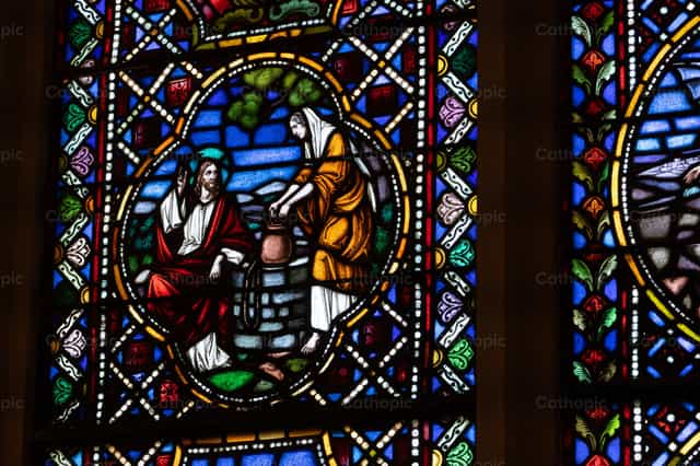 Vidriera con Jesucristo - Banco de imágenes católicas - Fotografía por Coffee With Damian