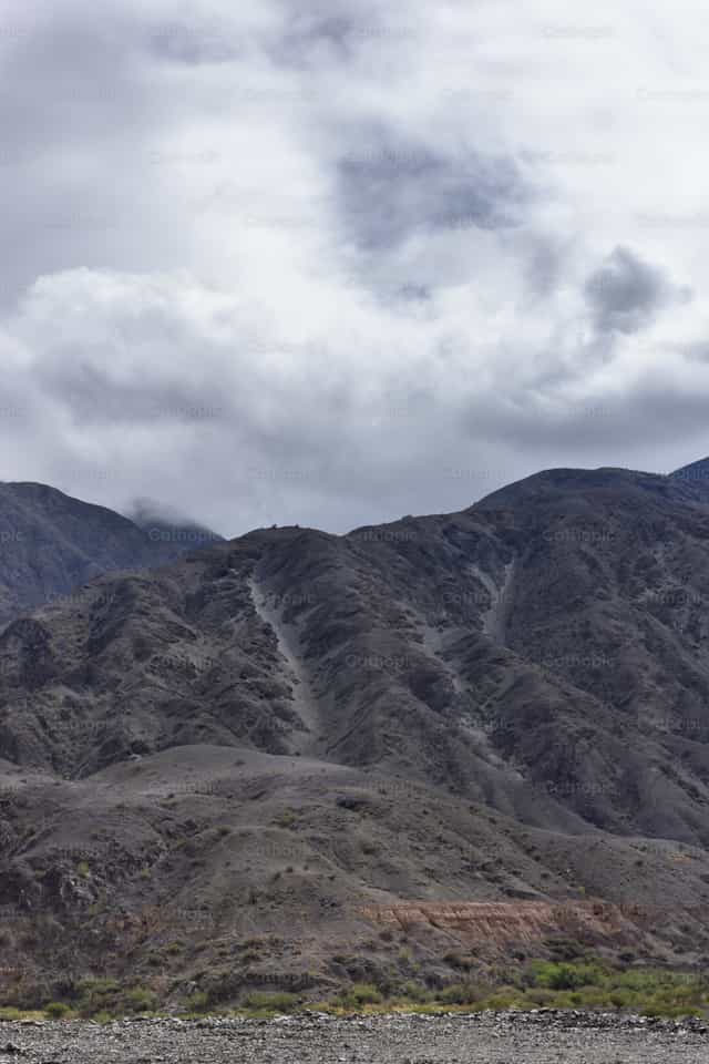 Montaña y nubes - Banco de imágenes católicas - Fotografía por Titi Maciel Pérez