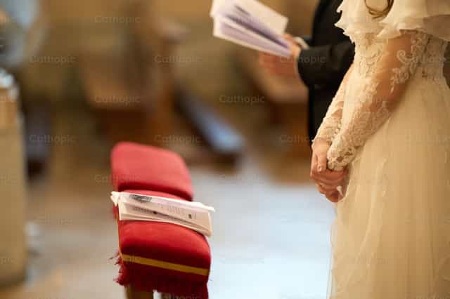 Novios recién casados - Banco de imágenes católicas - Fotografía por Iván W. Jaques