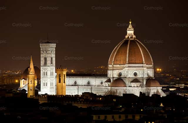 Sainte Marie de la Fleur, le Duomo de Florence la nuit - Images catholiques de stock