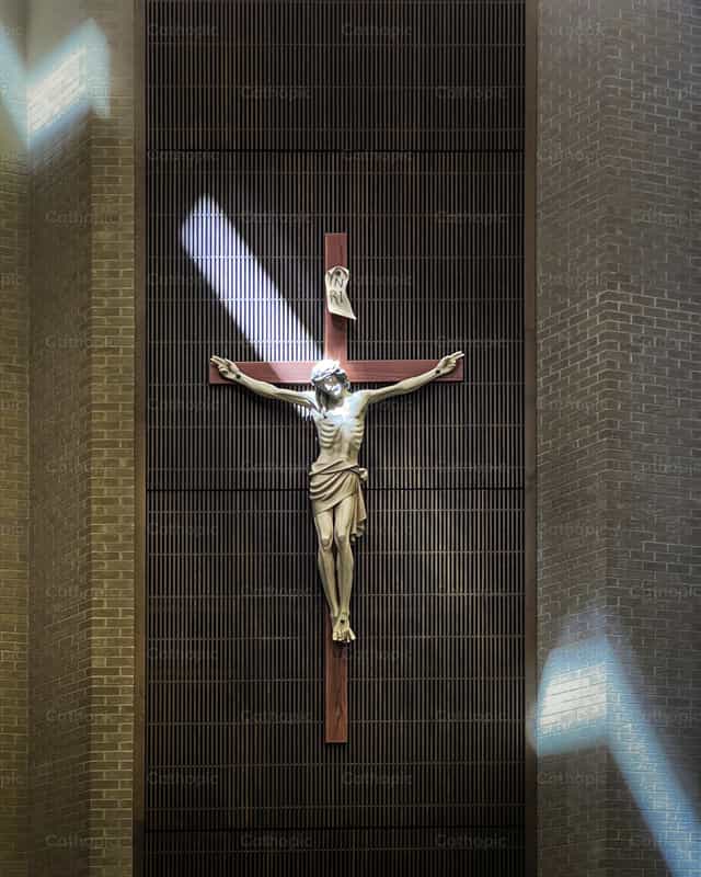El Crucifijo iluminado - Banco de imágenes católicas