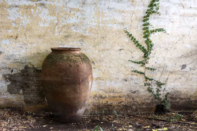 Vasija rota - Banco de imágenes católicas - Fotografía por Titi Maciel Pérez