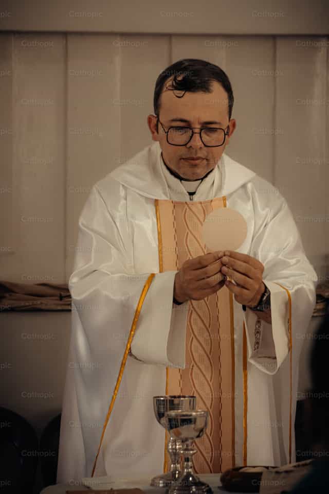 Contemplando o Senhor - Imagens católicas de stock - Foto de Andrés José Barbera Zambrano