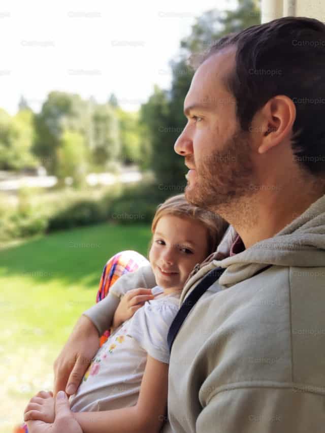 Padre e hija - Banco de imágenes católicas