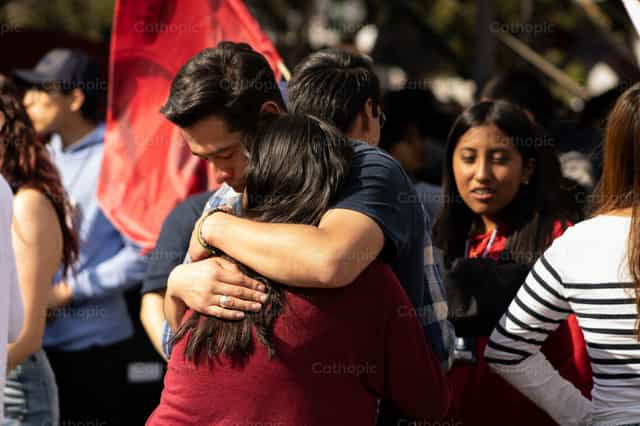 Braços de amor - Imagens católicas de stock - Foto de chilozz