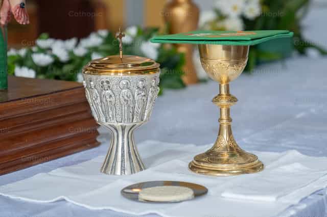 Vasos Sagrados - Banco de imágenes católicas