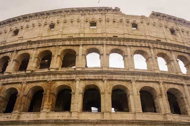Coliseo Romano - Banco de imágenes católicas - Fotografía por Lupe Belmonte
