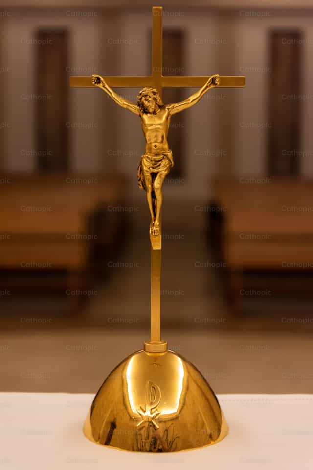 Cruz de altar - Banco de imágenes católicas