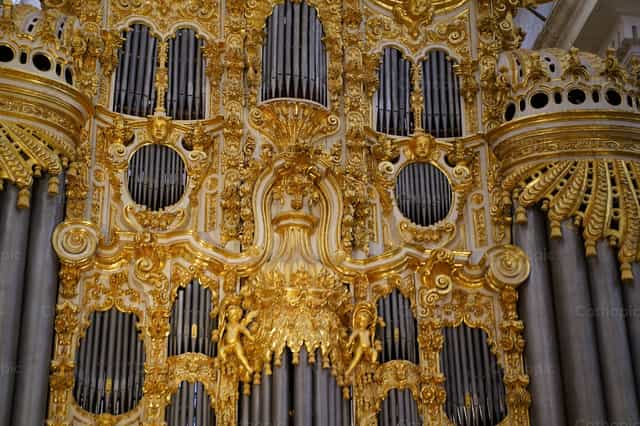 Detail der Orgel der Kathedrale - Katholische Stockfotos