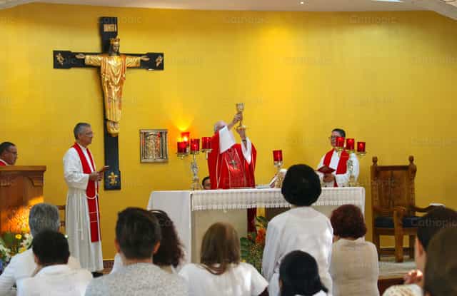 Consagração do vinho - Imagens católicas de stock