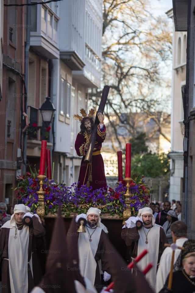 Jesus en Procesion - Banco de imágenes católicas - Fotografía por Yandry Fernández Perdomo