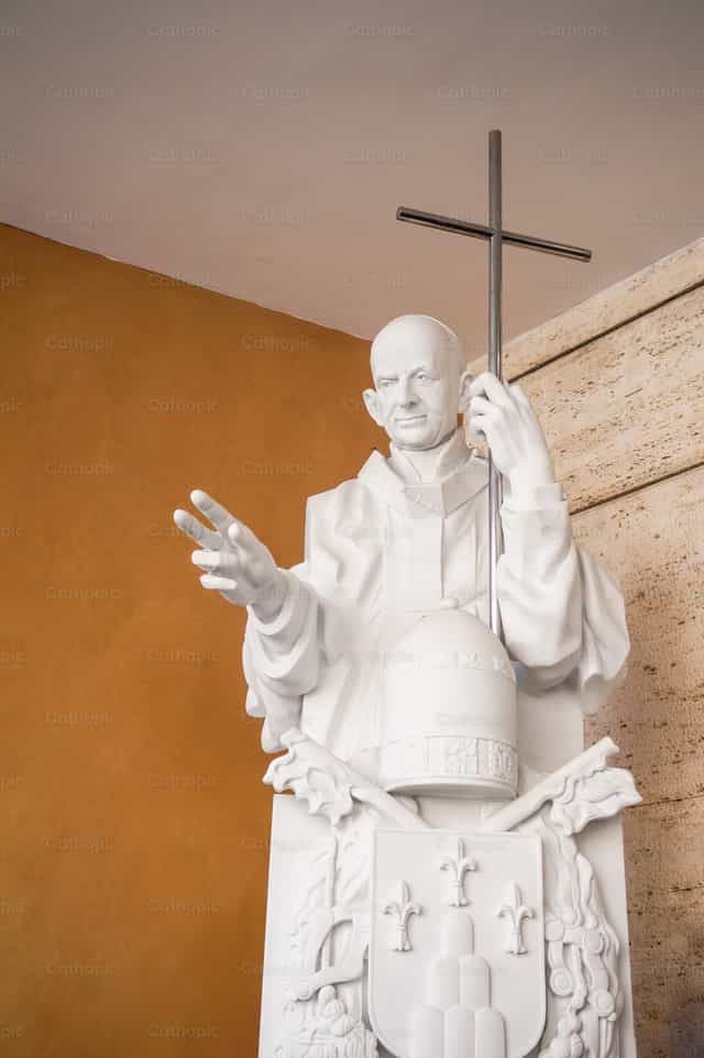 Statue de saint Paul VI - Images catholiques de stock - Photo de Ana Carolina Escobar Arce