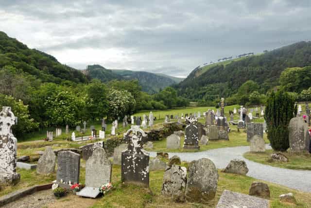 Cementerio de San Kevin - Banco de imágenes católicas