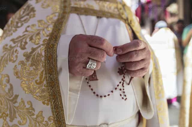 Bishop praying with a rosary in procession - Catholic stock images - Photo by Diócesis de Córdoba