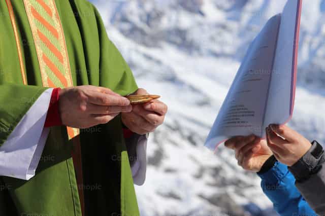 Misa en la nieve - Banco de imágenes católicas - Fotografía por maricarmen vargas vidales