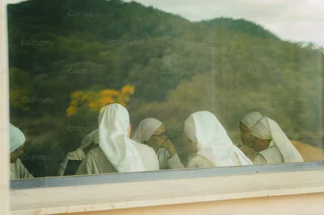 Trabajo en equipo, monjas agustinas - Banco de imágenes católicas