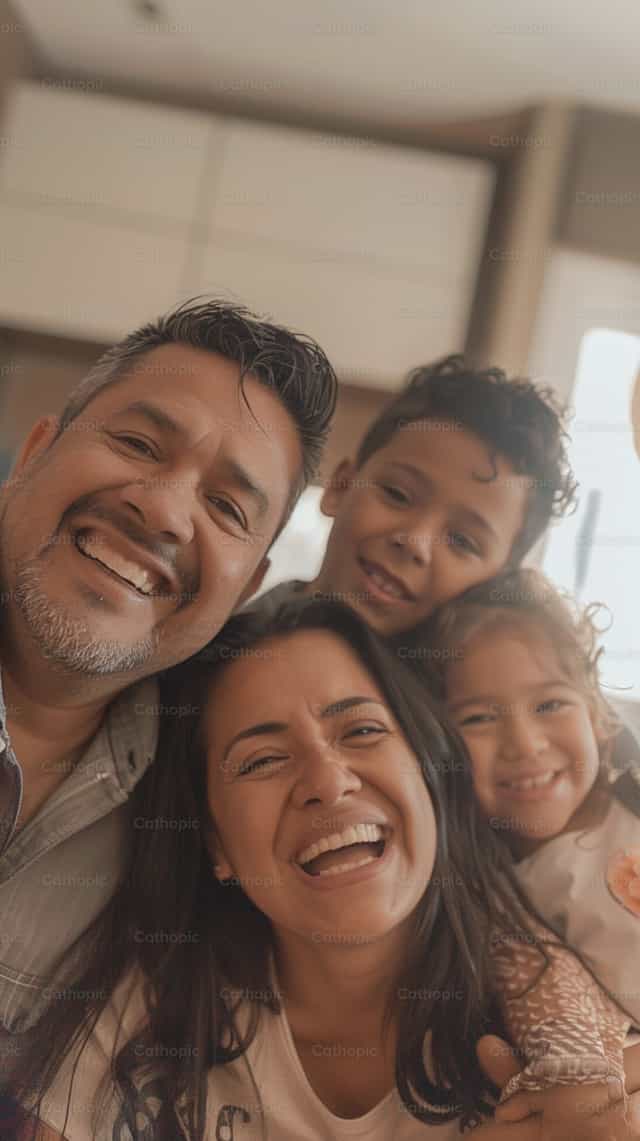 Nagkakaisang pamilya - Mga Catholic stock image