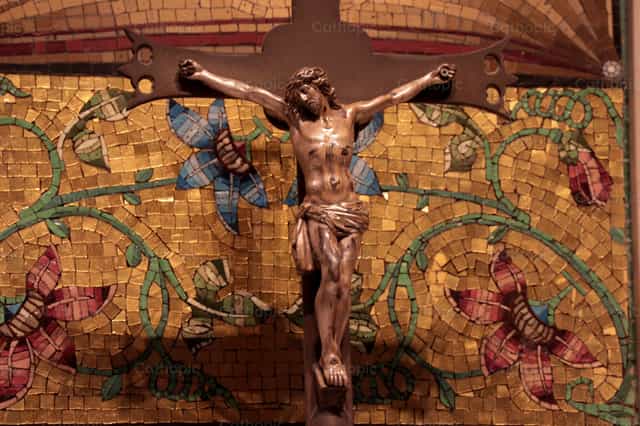 Jesús Crucificado - Banco de imágenes católicas