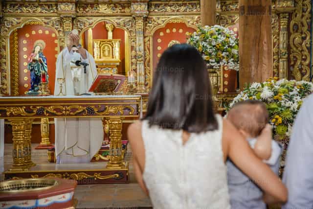 Consagración - Banco de imágenes católicas - Fotografía por Gisela Giraldo Fotografia