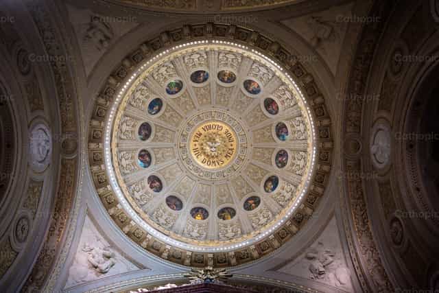 La Cúpula Menor, Basílica María Auxiliadora - Banco de imágenes católicas - Fotografía por Vytautas Markūnas SDB