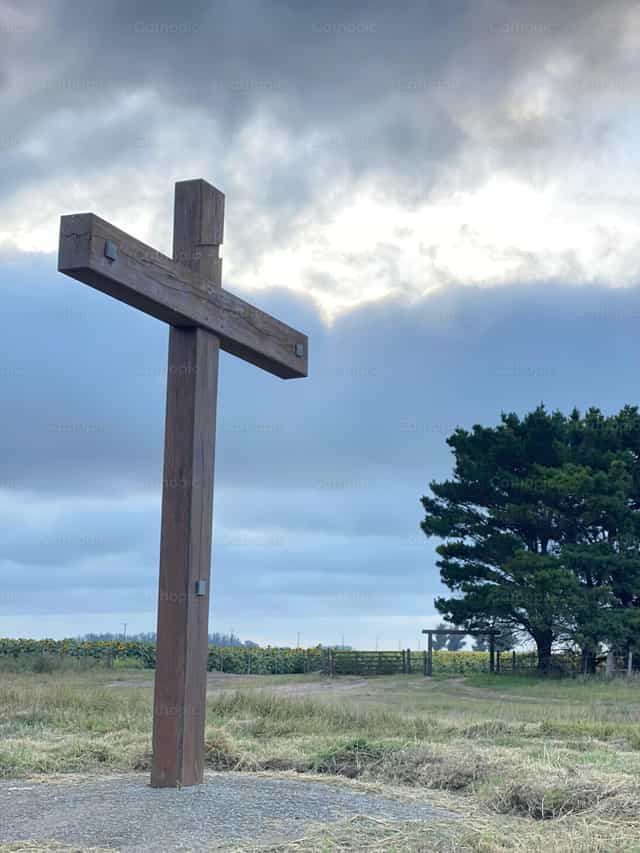 Cross on the roads - Catholic stock images - Photo by Emilio Llorente
