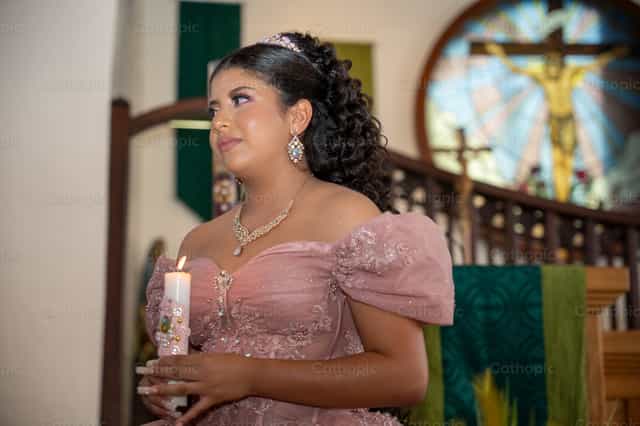 十五岁礼（Quinceañera） - 天主教图库图片 - 摄影： Hopefootage